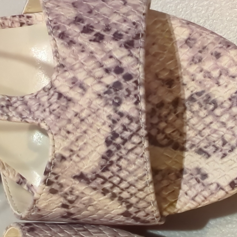 Anne Klein, Snake Pattern Open Toe,T Strap, Block Heels 7.5 - Picture 3 of 10